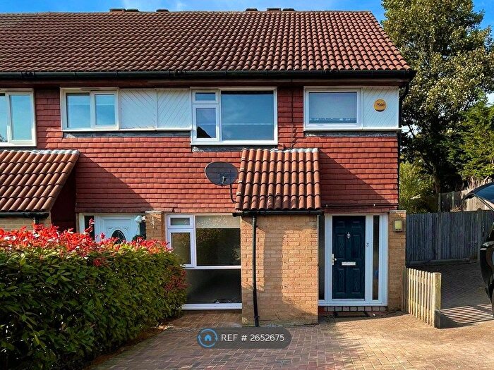 3 Bedroom End Of Terrace House To Rent In Hillside Close, Banstead, SM7
