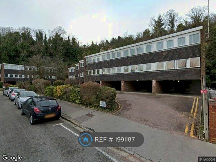 1 Bedroom Flat To Rent In Dell House, South Croydon, CR2