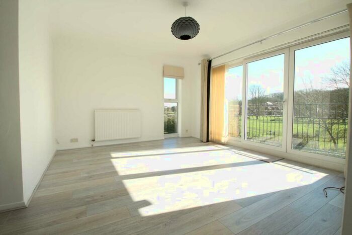 2 Bedroom Apartment To Rent In Views Over The Canal And A Short Walk To The Railway Station With Garage, HP1