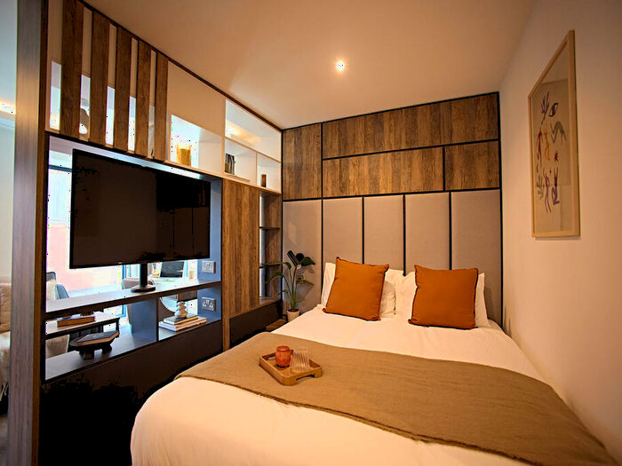 Apartment To Rent In Apt, Live Oasis St Albans Place #, LS2