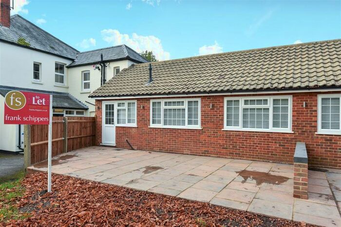 1 Bedroom Bungalow To Rent In High Street, Crowthorne, RG45