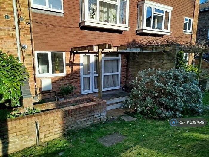 1 Bedroom Flat To Rent In Garrick Crescent, Croydon, CR0