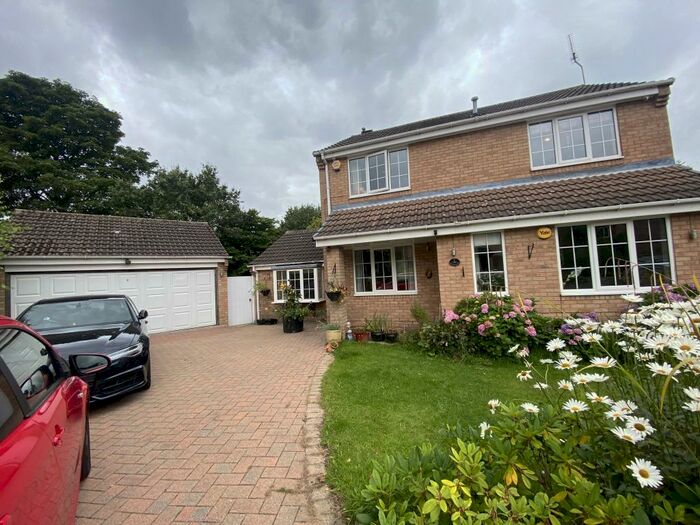 4 Bedroom Detached House To Rent In Plane Tree Close, Leeds, LS17