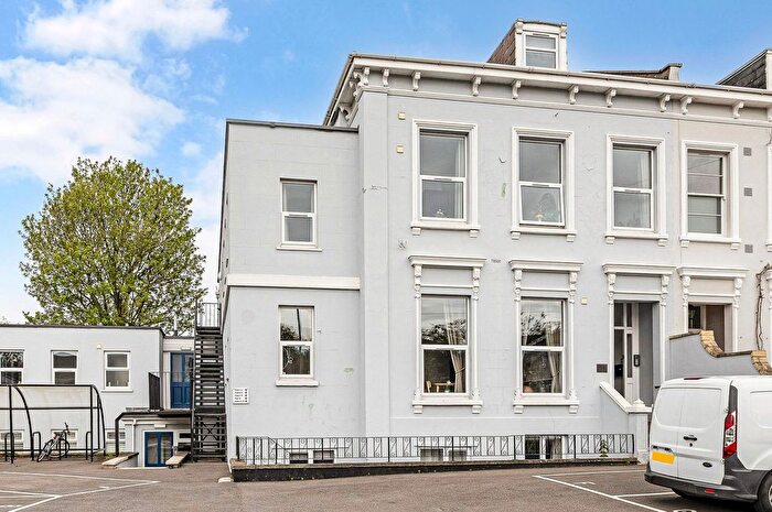 2 Bedroom Flat For Sale In Hales Road, Cheltenham, GL52