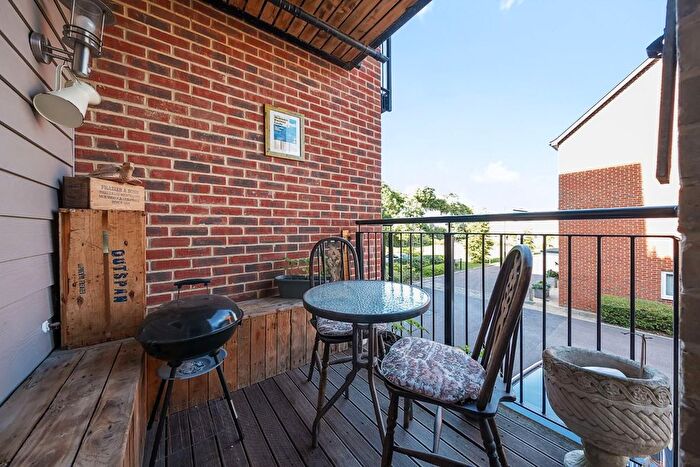 2 Bedroom Flat For Sale In Brunel Way, Bedhampton, PO9