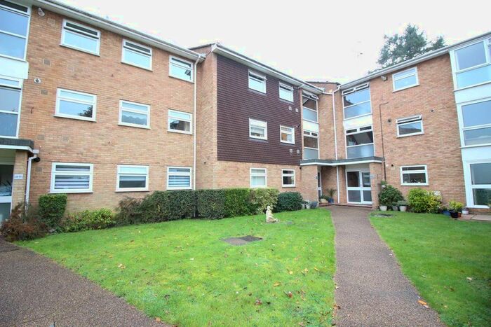 2 Bedroom Flat To Rent In Heath Lodge, High Road, Bushey Heath, Bushey WD23