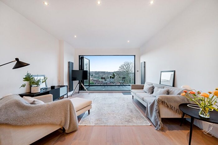 2 Bedroom Flat To Rent In Wolseley Road, London, N8