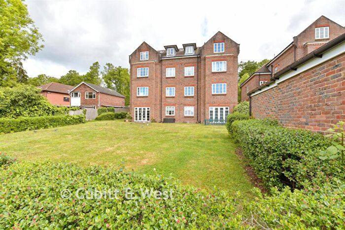 1 Bedroom Apartment For Sale In Gatton Park Road, Redhill, Surrey, RH1