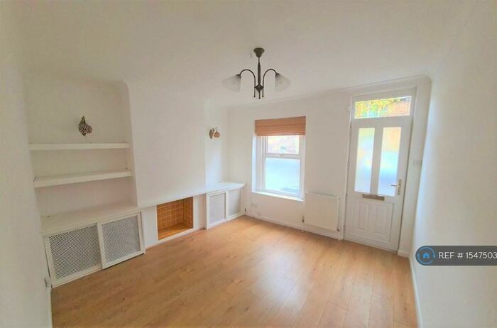 2 Bedroom Terraced House To Rent In Knockhall Road, Greenhithe, DA9