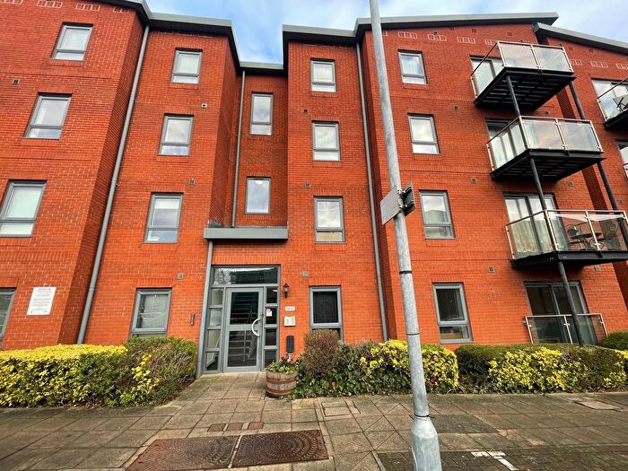 2 Bedroom Flat To Rent In Bouverie Court, Leeds, West Yorkshire, LS9