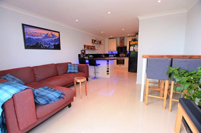 2 Bedroom Flat To Rent In Bath Road, Slough, SL1