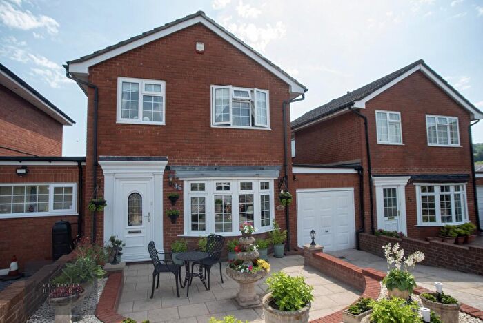 3 Bedroom Link Detached House For Sale In Croesonen Parc, Abergavenny, NP7