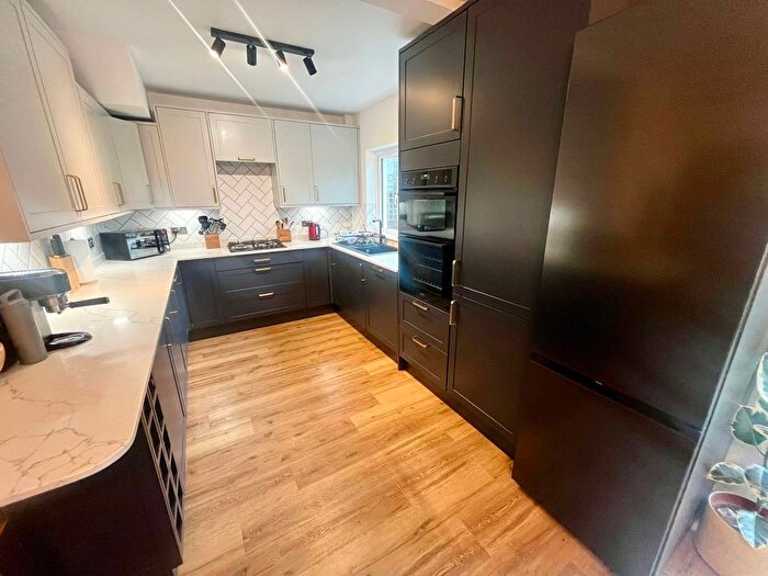 3 Bedroom Property To Rent In Ridgeway Road, Cardiff, CF3