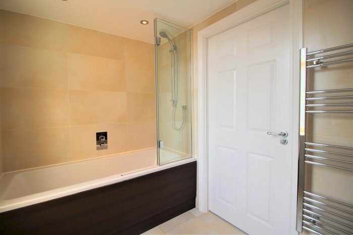 3 Bedroom Flat To Rent In Marlborough Drive, Bushey, WD23