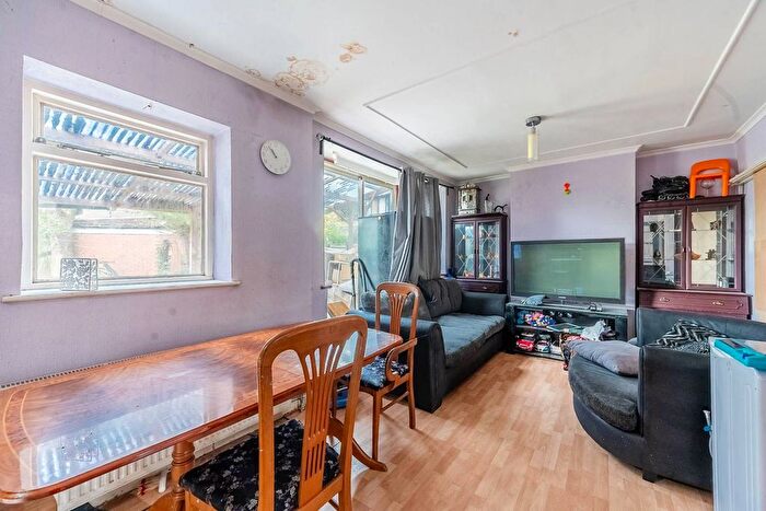 3 Bedroom Semi Detached House For Sale In Southdown Crescent, South Harrow, Harrow, HA2