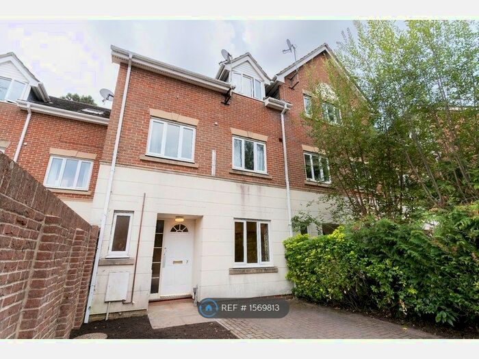 6 Bedroom Terraced House To Rent In Horder Close, Southampton, SO16