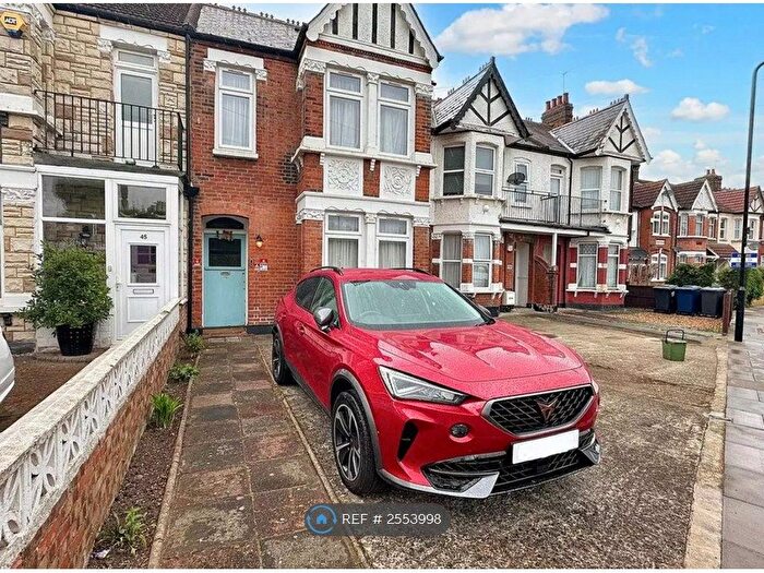 4 Bedroom Semi-Detached House To Rent In Dormers Wells Lane, Southall, UB1