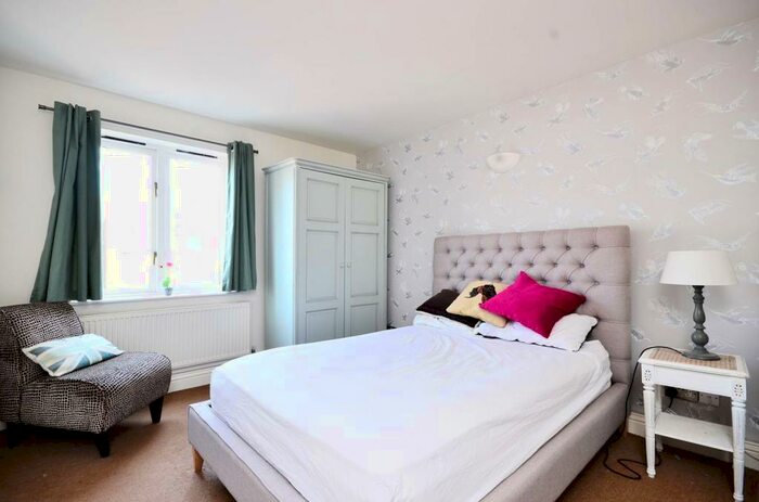 2 Bedroom Flat To Rent In St Matthews Row, Shoreditch, London, E2