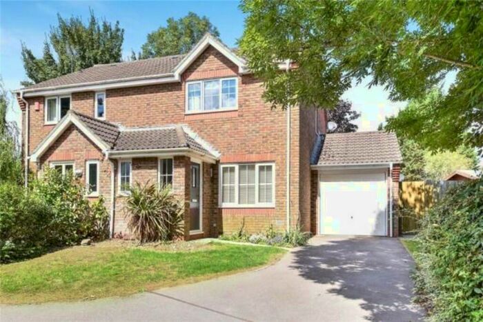 3 Bedroom Semi-Detached House To Rent In Cloverbank, Kings Worthy, SO23