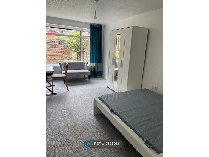 4 Bedroom Terraced House To Rent In Smith Street, Kingston, KT5