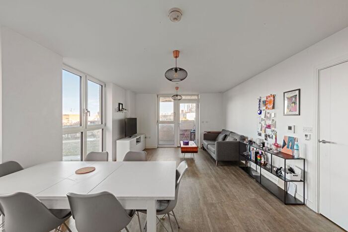 2 Bedroom Flat For Sale In Ossel Court, Telegraph Avenue Greenwich, SE10