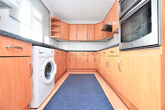2 Bedroom End Of Terrace House To Rent In Wren Road, Dagenham, RM9