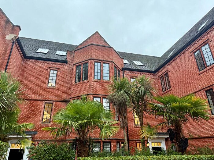 2 Bedroom Flat For Sale In The Galleries, Warley, Brentwood, CM14