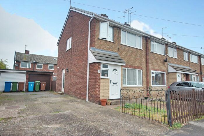 3 Bedroom Semi-Detached House For Sale In Lyndhurst Close, Beverley, HU17