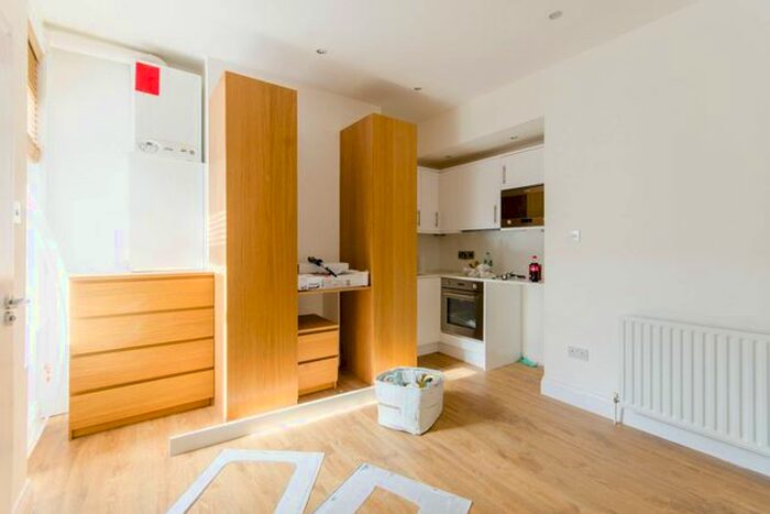 Studio To Rent In Ballards Lane, North Finchley, London, N3