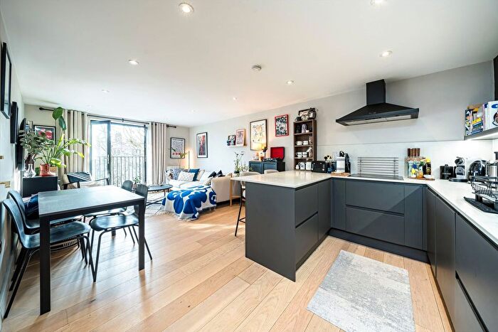 2 Bedroom Flat For Sale In Nunhead Lane, Peckham, SE15