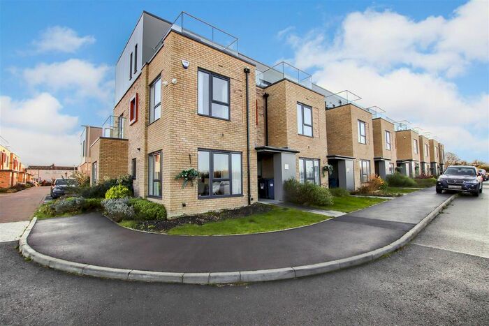 4 Bedroom Semi-Detached House To Rent In Kings Meadow, Cambridge, CB1