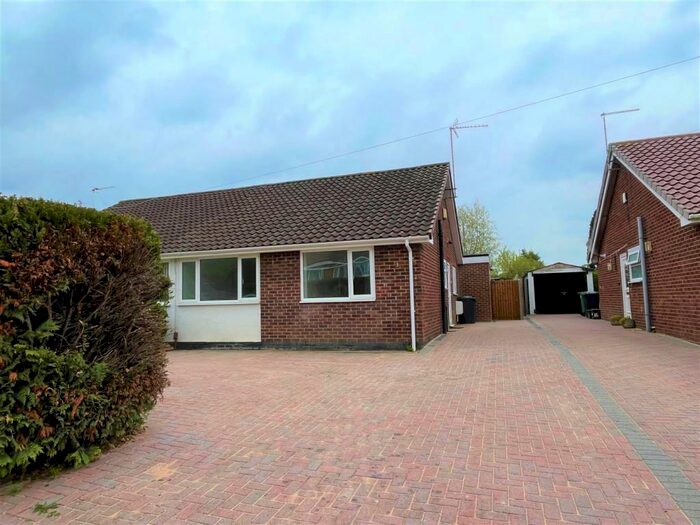 3 Bedroom Semi-Detached Bungalow To Rent In Gilpin Avenue, Hucclecote, Gloucester, GL3