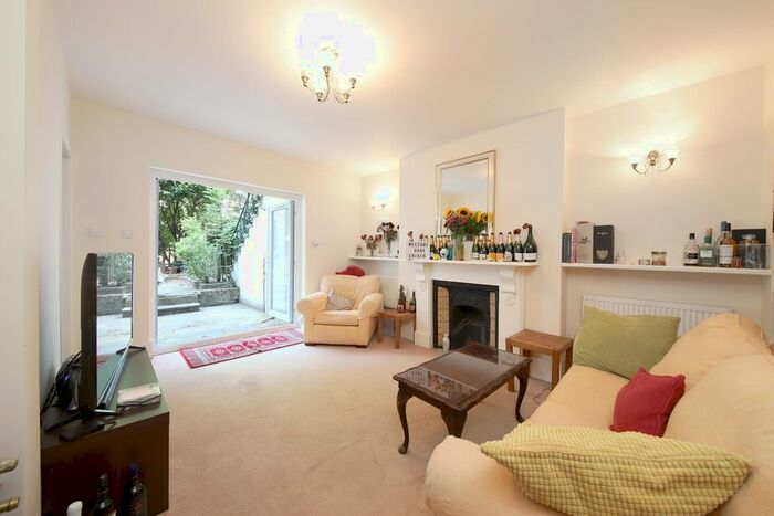 1 Bedroom Flat To Rent In Gunterstone Road, London, W14