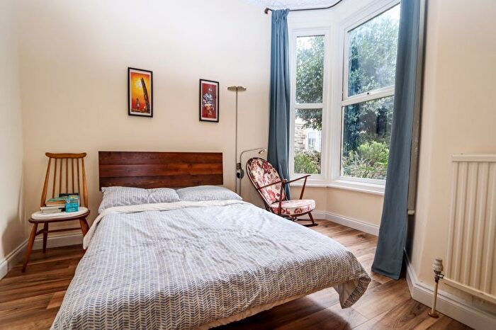 2 Bedroom Flat For Sale In Queens Road, Clevedon, BS21