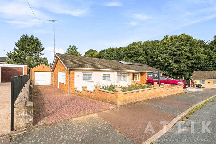 3 Bedroom Semi-Detached Bungalow For Sale In Firwood Close, Norwich, NR1