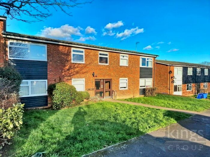2 Bedroom Flat For Sale In Kingham Road, Wareside, SG12