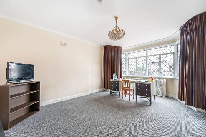 5 Bedroom Detached House To Rent In Mount Pleasant Road, Willesden Green, London, NW10