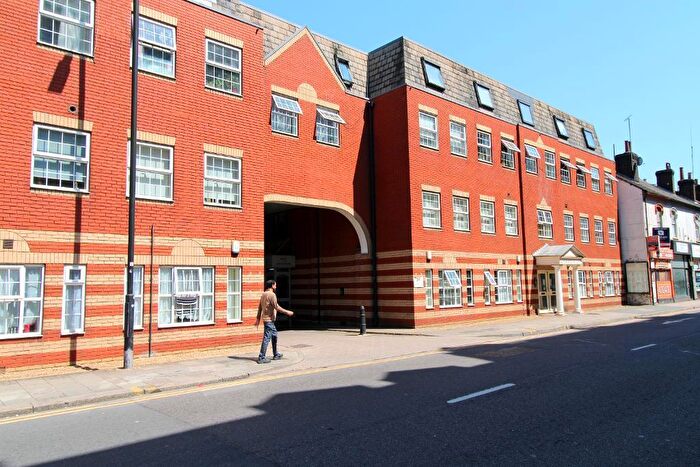 2 Bedroom Apartment For Sale In Mill Street, Town Centre, Luton, Bedfordshire, LU1