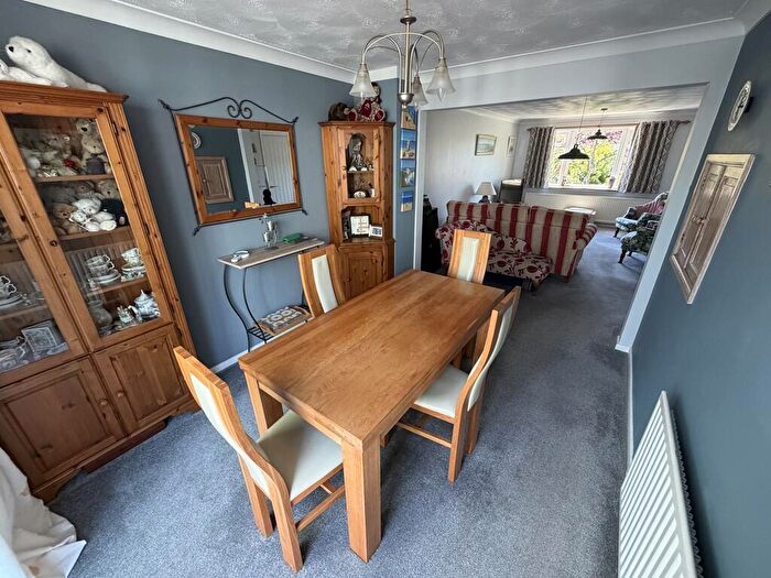 3 Bedroom Detached House For Sale In Sandford Way, Broadstone, BH18 - Photo 8