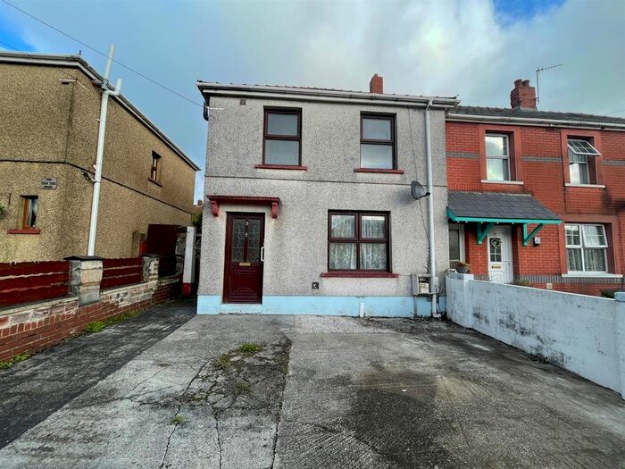 3 Bedroom Semi-Detached House For Sale In Maengwynne, Furnace, Llanelli SA15