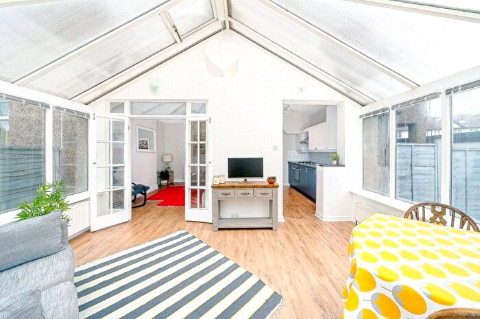 1 Bedroom Flat To Rent In Cannon Hill Lane, London, SW20
