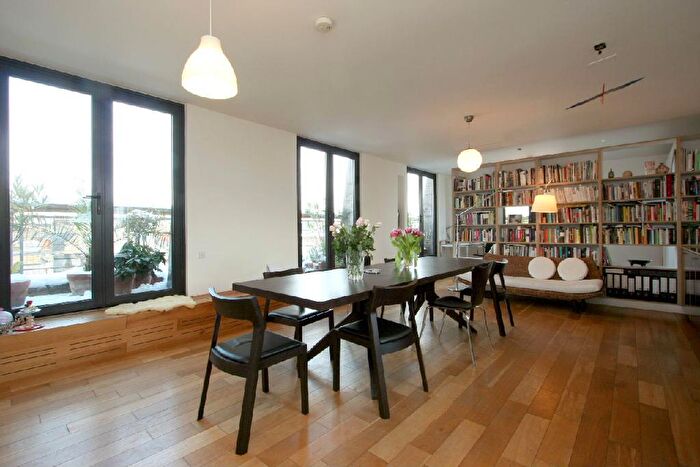 1 Bedroom Apartment To Rent In Princelet Street, Spitalfields, London, E1
