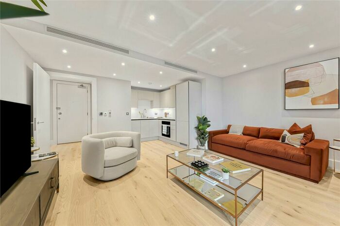 2 Bedroom Apartment To Rent In Baker Street, Marylebone, London, NW1