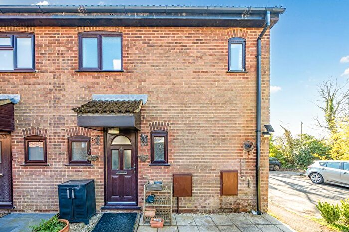 3 Bedroom End Of Terrace House To Rent In Denewood, Buckinghamshire, HP13