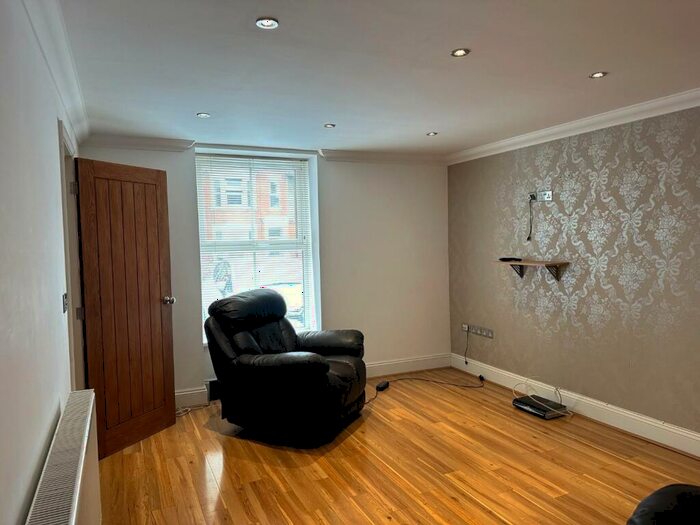 3 Bedroom Terraced House For Sale In Semilong Road, Semilong, Northampton, NN2