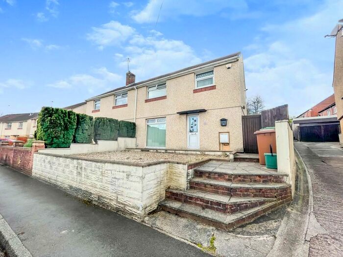 Houses for sale & to rent in NP12 2GL, Springfield Court