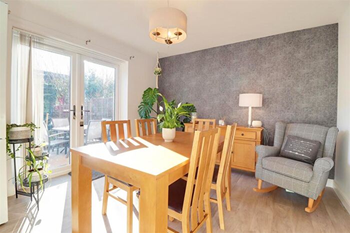 5 Bedroom Detached House For Sale In Vicarage Walk, North Cave, HU15