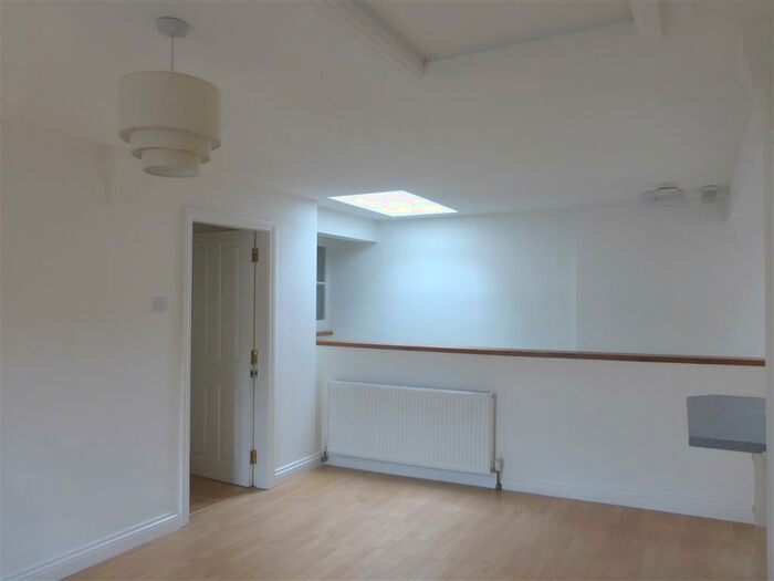 2 Bedroom Apartment To Rent In King Street, Bakewell, DE45