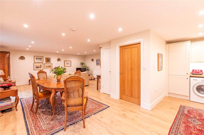 2 Bedroom Cottage For Sale In Church Street, Great Bedwyn, Marlborough, Wiltshire, SN8