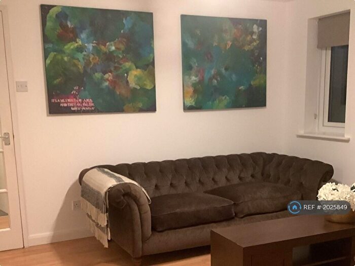 2 Bedroom Flat To Rent In Canary Wharf, London, E14